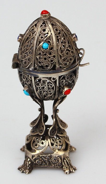 Silver egg figurine (openable)