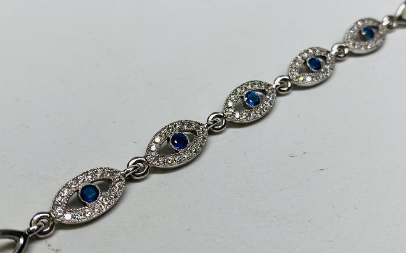 Gold bracelet with brilliants, sapphires