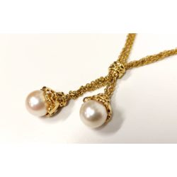 Gold necklace with cultured pearls