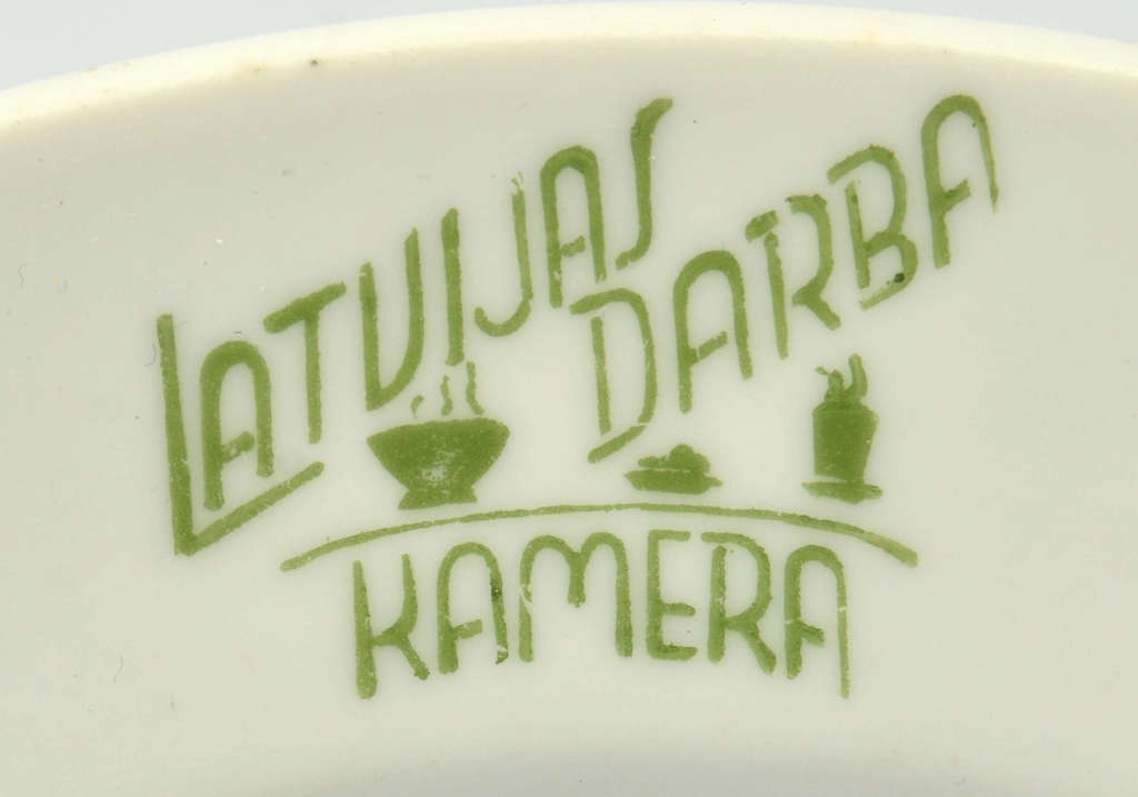 Porcelāna šķīvis ''Latvijas darba kamera''