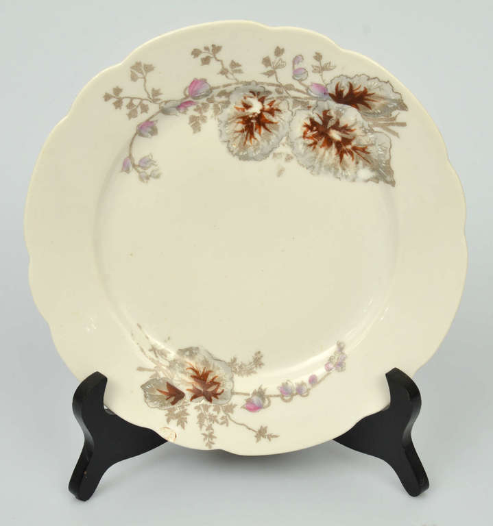 Porcelain plate 