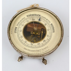 Металлический барометр на немецком языке