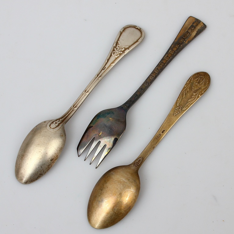 2 silver spoons + fork