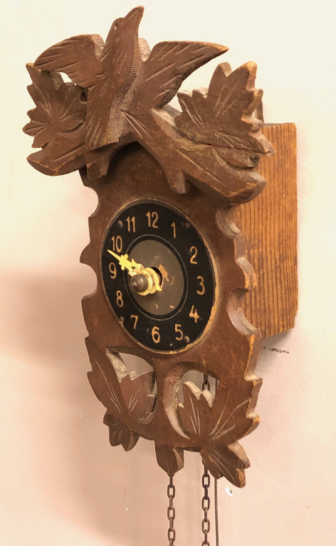 Koka sienas pulkstenis  