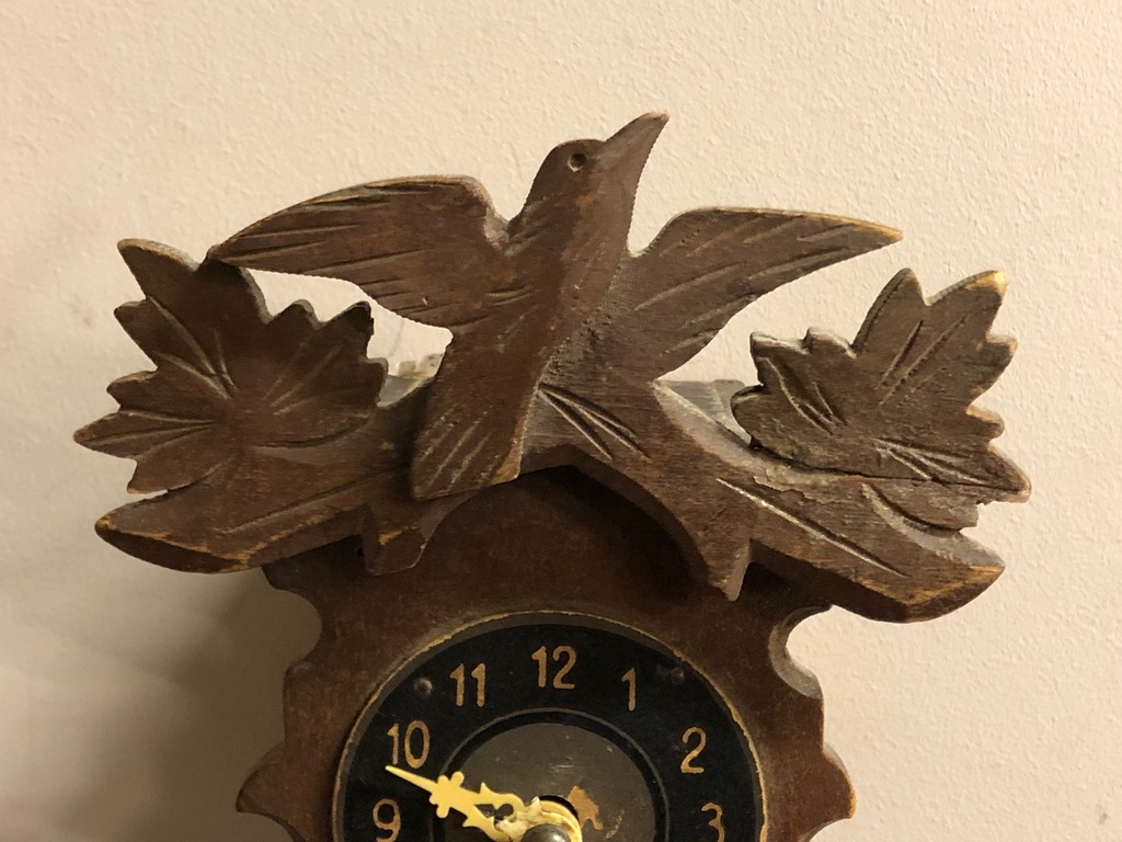 Koka sienas pulkstenis  