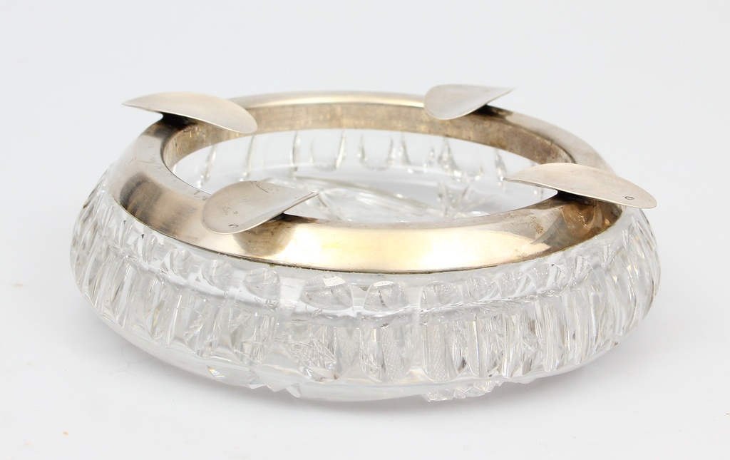 Crystal ashtray with silver finish