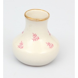 Маленькая фарфоровая ваза