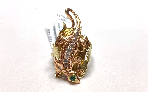 Gold ring with brillants and emeralds