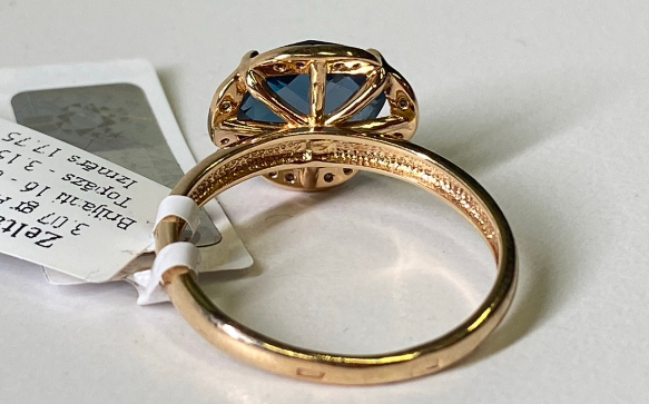 Золотое кольцо с бриллиантами, топаз
