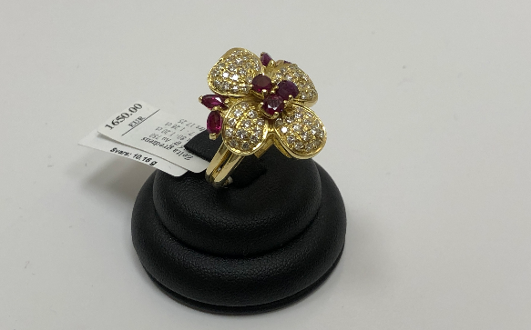 Gold ring with brilliants, rubies
