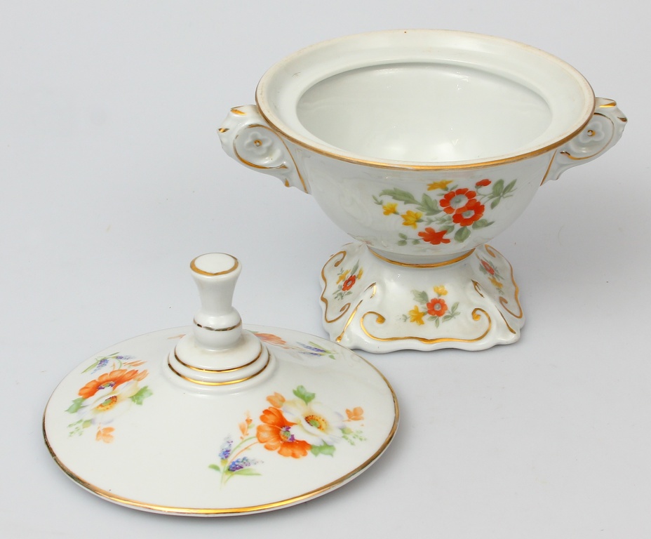 Porcelain dish with lid 