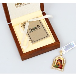 Gold pendant with diamonds with wooden box and description
