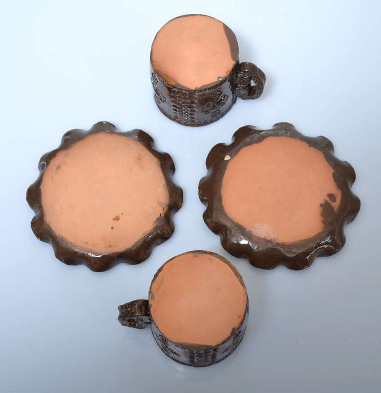 Keramikas krūzītes ar apakštasītēm 2 gab.