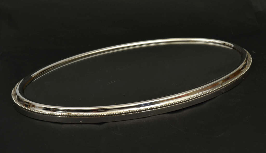 Large mirror tray with silver finish