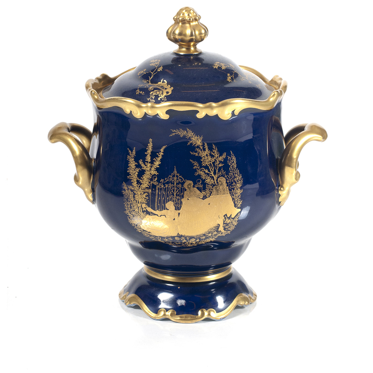 Porcelain cache-pot with lid