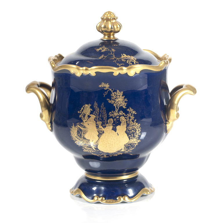 Porcelain cache-pot with lid