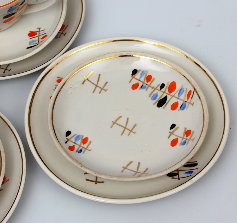Porcelain tableware (with defects)