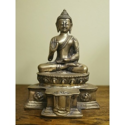 Бронзовая скульптура будда
