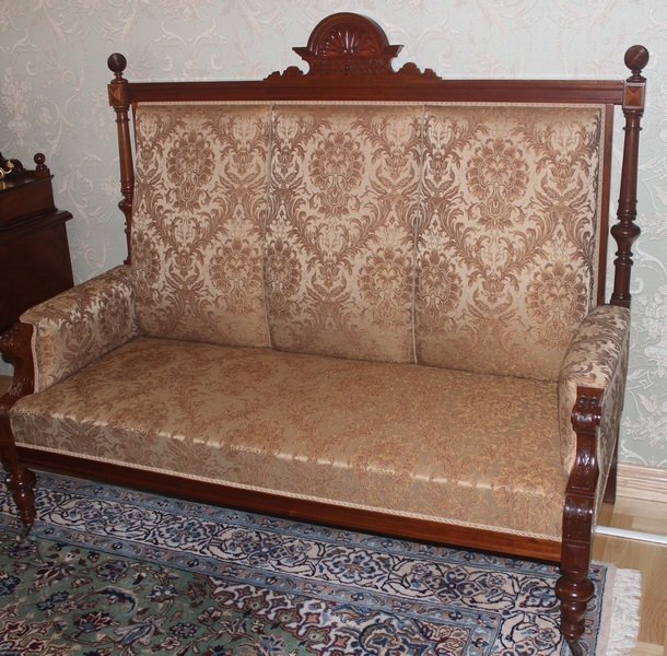Walnut sofa in early German historicist style