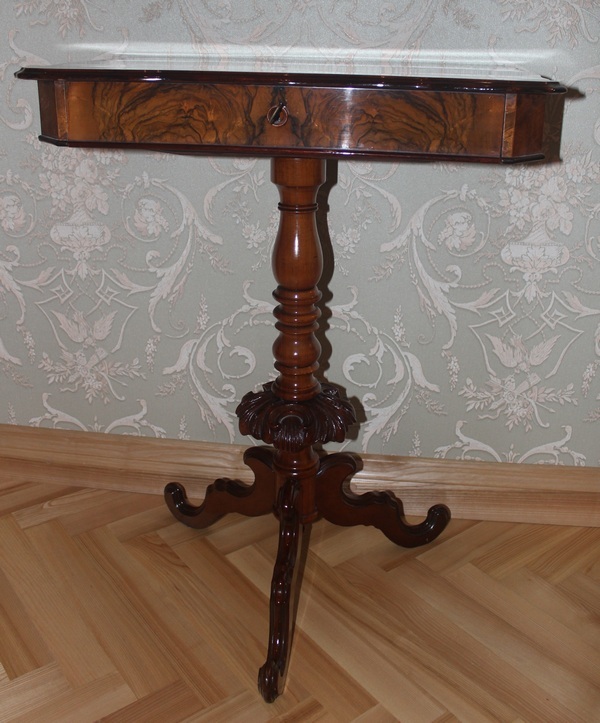 Walnut handicraft table