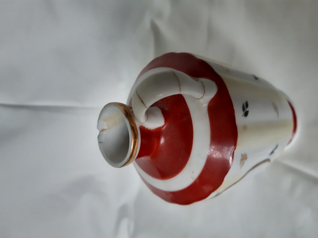 Porcelain carafe