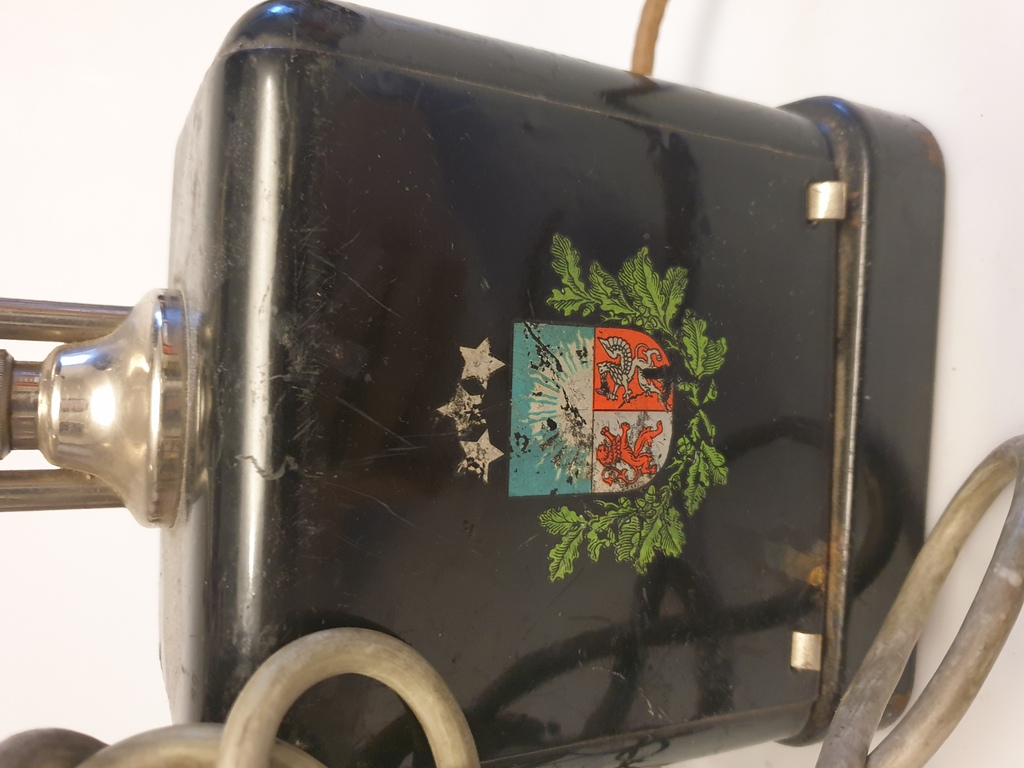 Телефон с гербом Латвии