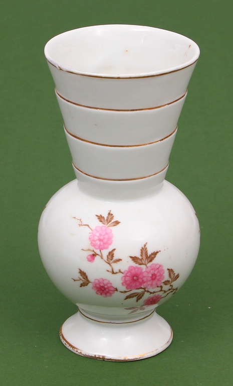 Jessen porcelain vase with pink flowers