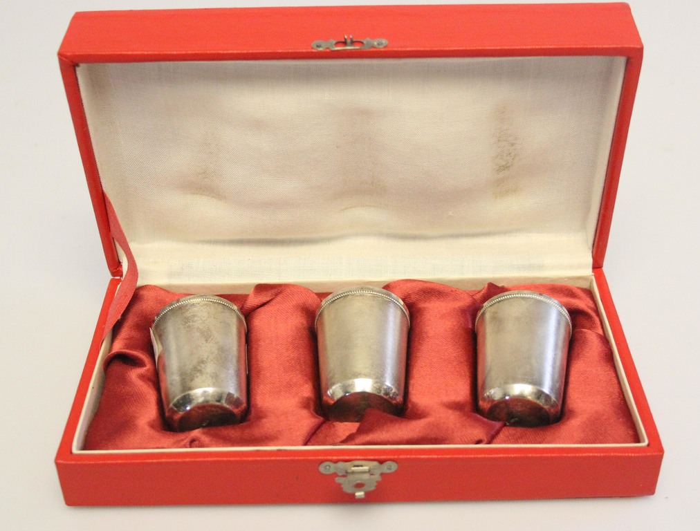 Silver glasses (3 pieces) in the original packaging