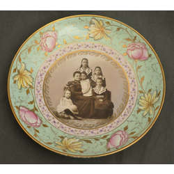 Фарфоровая тарелка с семейным фото