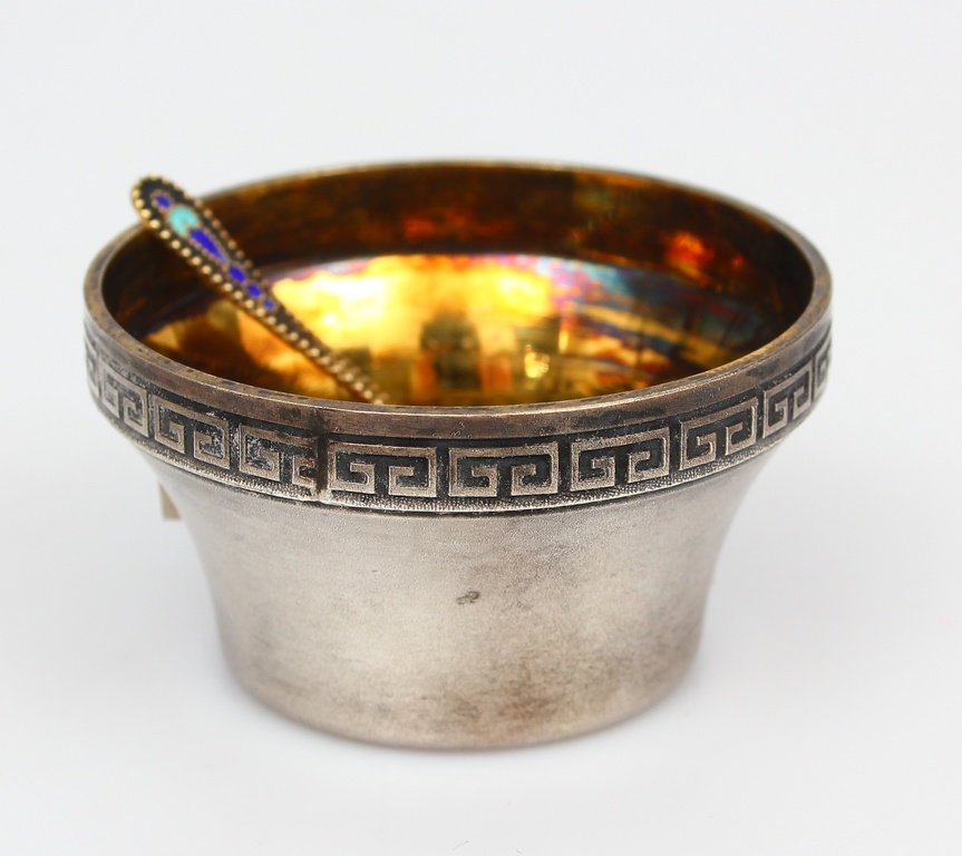 Серебряная тарелка для специй с серебряной ложкой