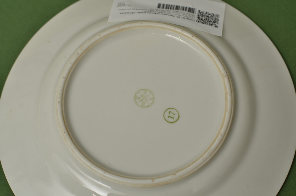 Porcelain plate 