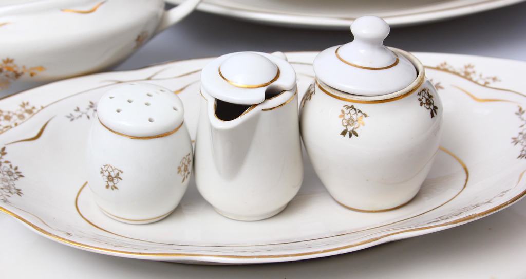 Porcelain set for six people