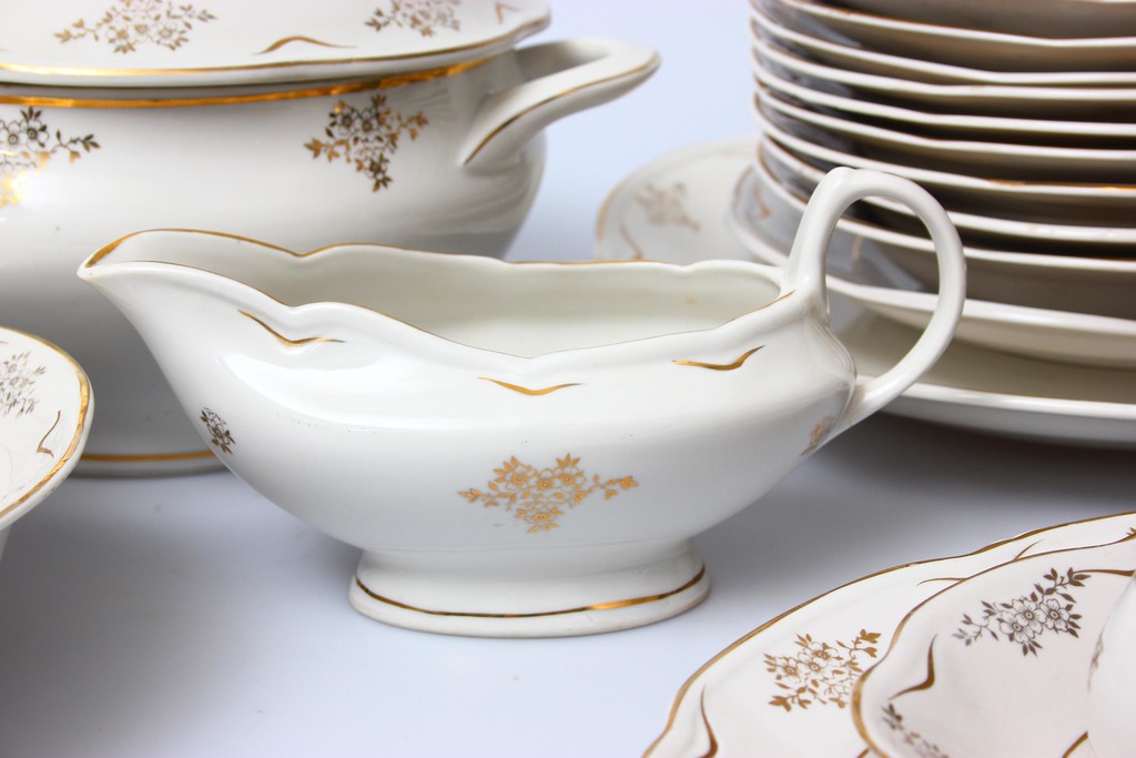 Porcelain set for six people