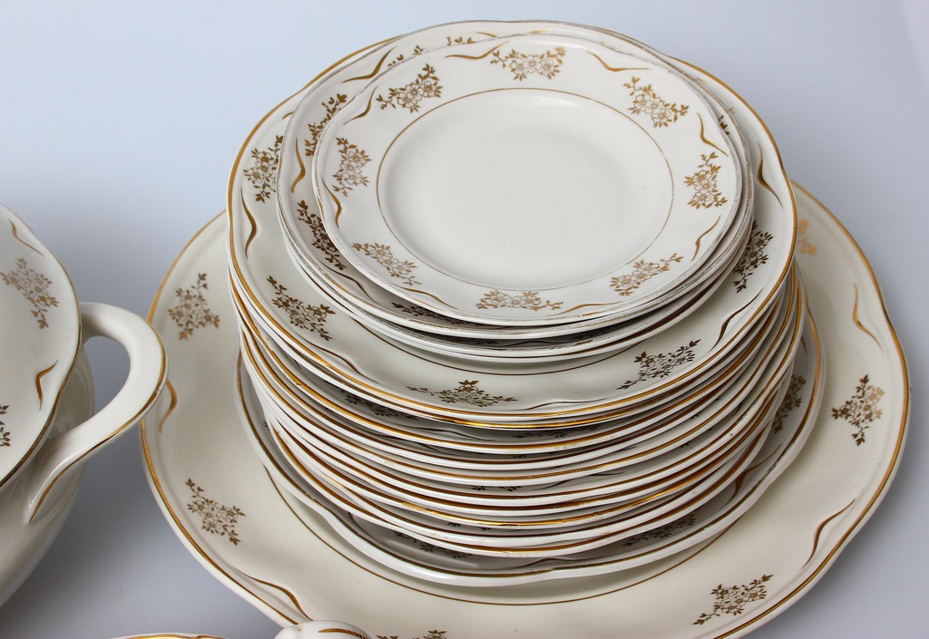 Porcelain set for six people