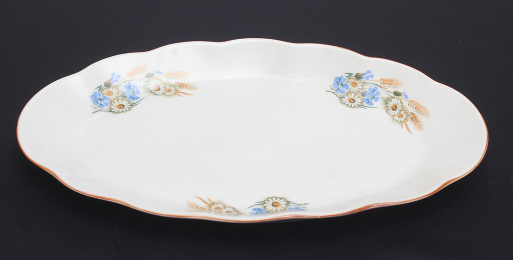 Porcelain serving plate