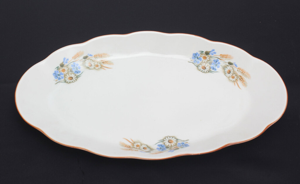 Porcelain serving plate