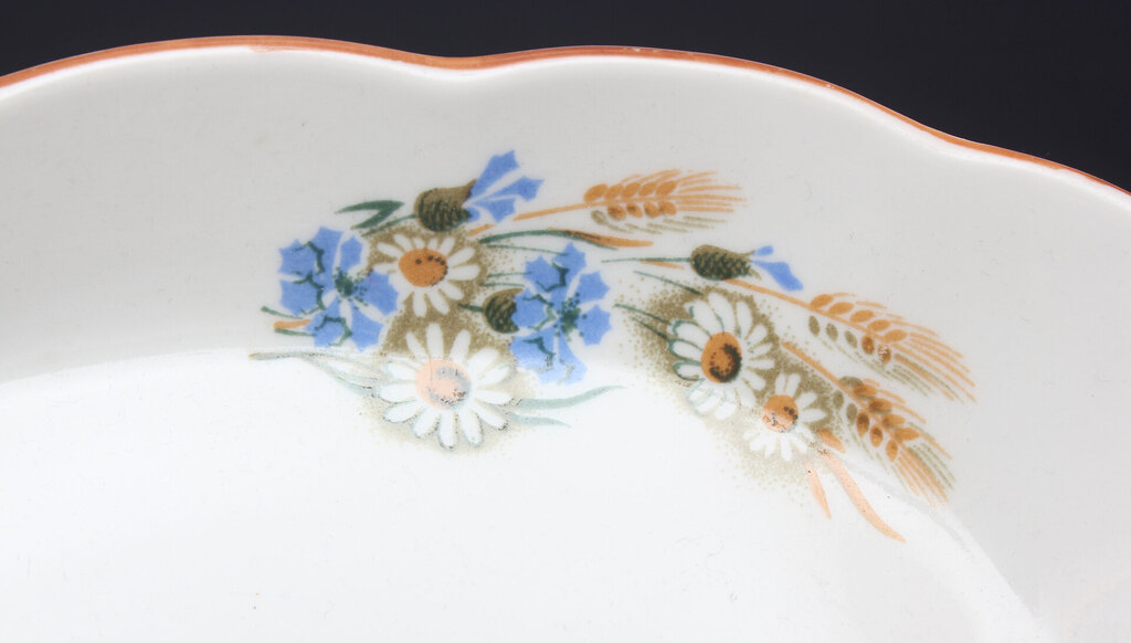 Porcelain serving plate