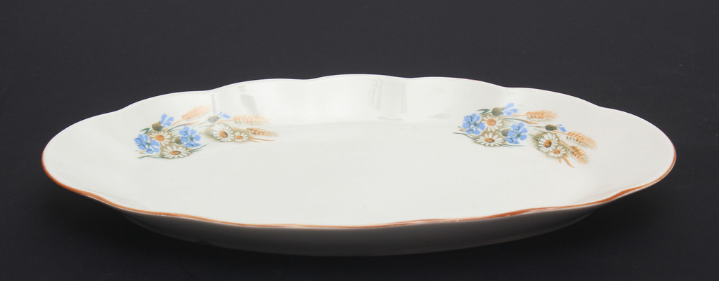 Porcelain serving plate