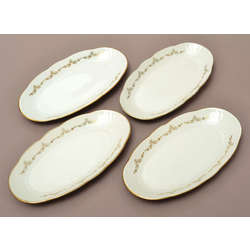 Porcelain serving plates (4 pcs)