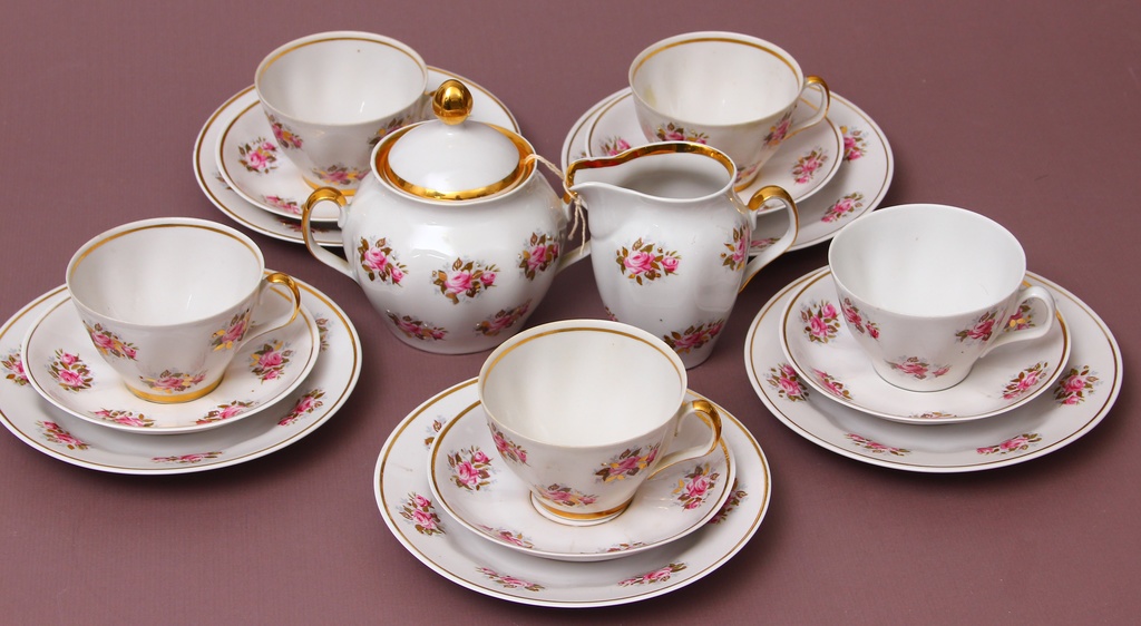 Partial porcelain set 