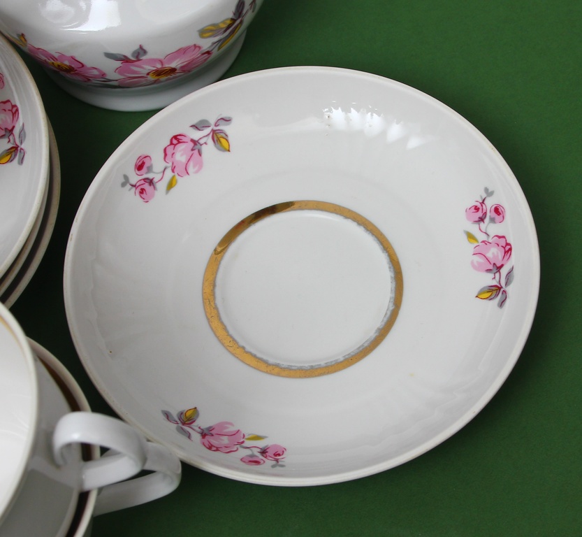 Porcelāna komplekts no tējas servīzes 