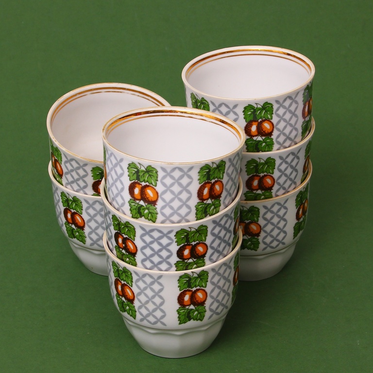 Porcelain mugs (8 pcs.)