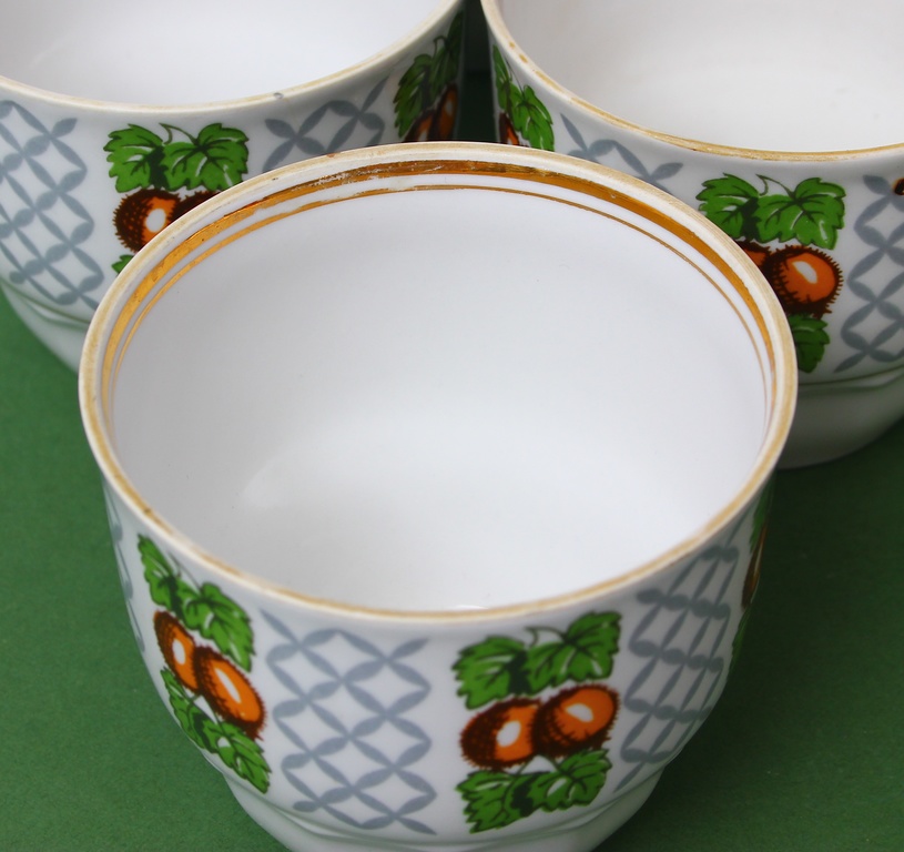 Porcelain mugs (8 pcs.)