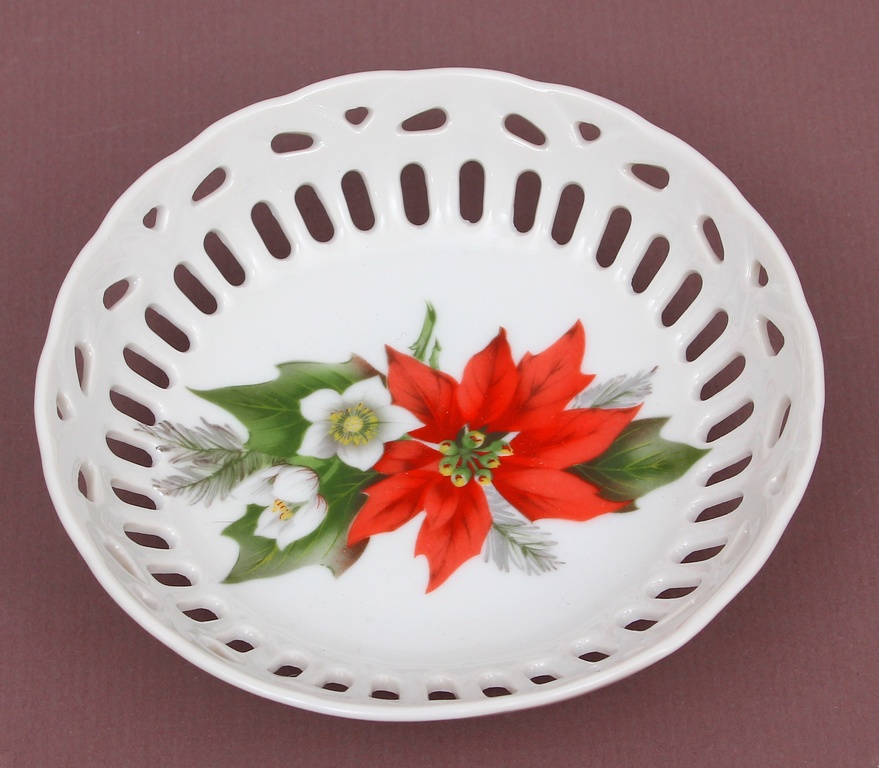 Фруктовая тарелка с цветочным узором