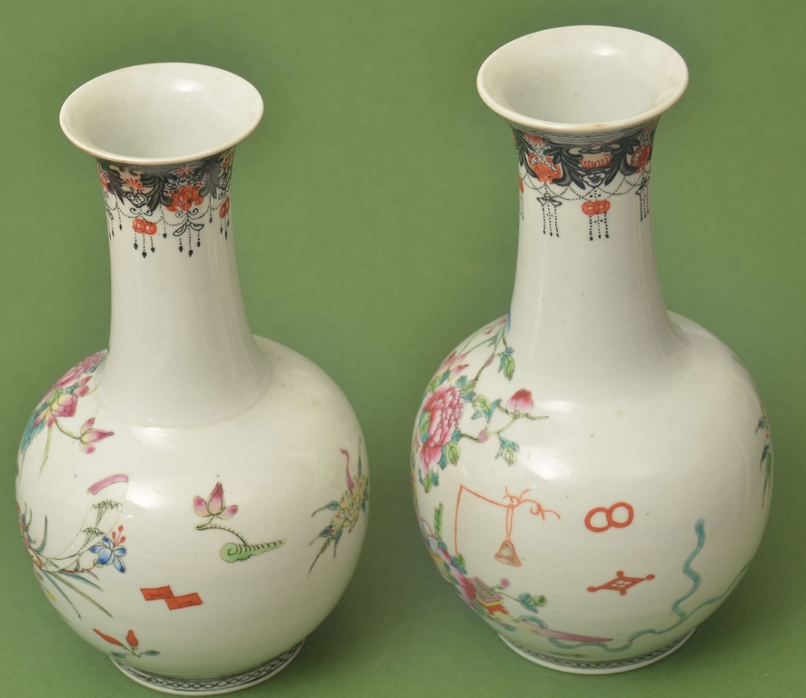 Porcelain vases (2 pcs.)