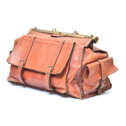 Leather bag with metal closure