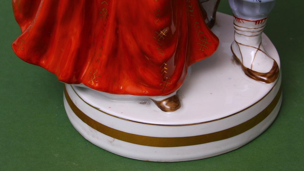 Porcelain figurine 