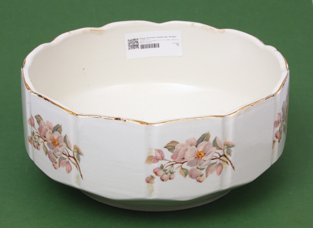 Porcelain dish