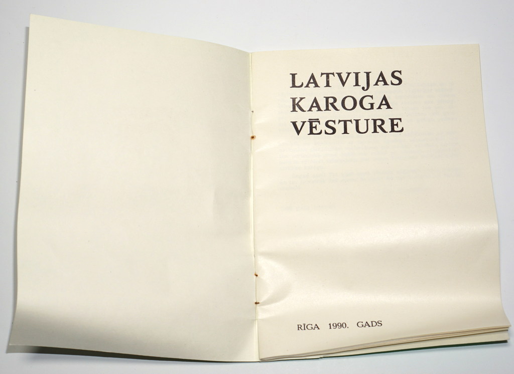 2 brošūras - Izsūtīto dziesmas, Latvijas karoga vēsture