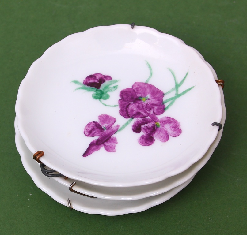 Decorative porcelain plates (3 pcs.)